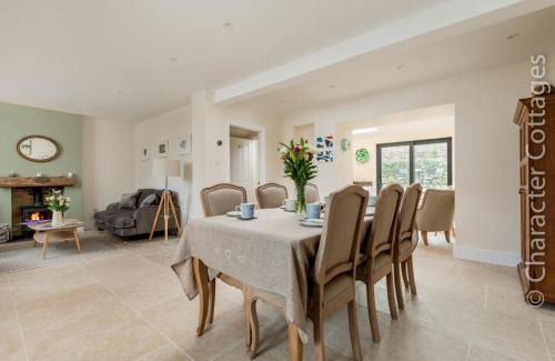 Burford House | Wall Cottage