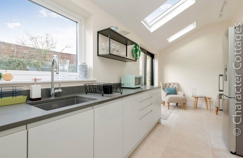 Burford Cottage | Wall Cottage