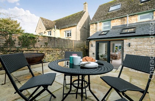 Burford Cottage | Wall Cottage