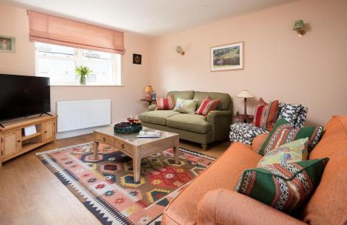 Coldstream House | Wall Cottage