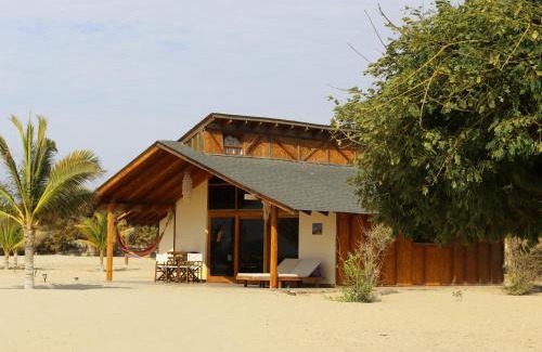 Punta Sal House | Wallac Bungalows Canoas de Punta Sal
