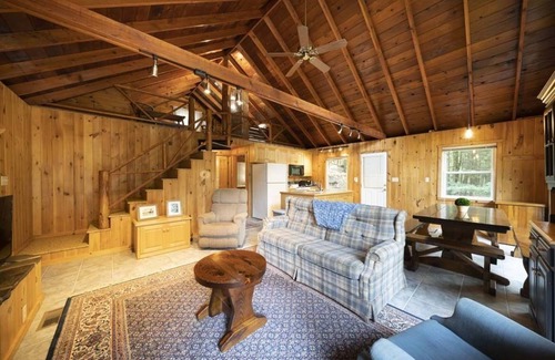Greentown House | Wallenpaupack Cottage with Private Dock! Sleeps 6-8!