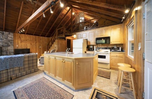 Greentown House | Wallenpaupack Cottage with Private Dock! Sleeps 6-8!