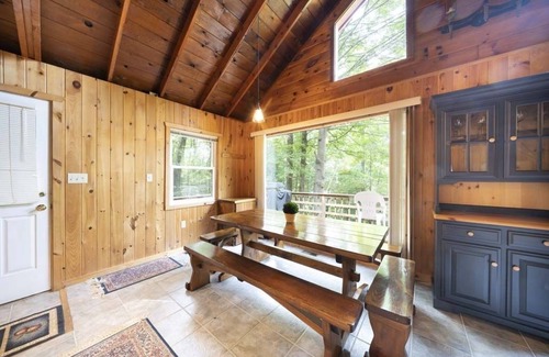 Greentown House | Wallenpaupack Cottage with Private Dock! Sleeps 6-8!