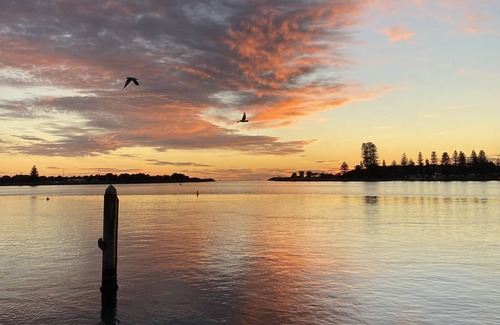 Tuncurry House | Wallis Lakehouse - Large Family Home, With the Lake Across the Road!