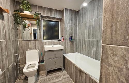Tower Hamlets House | Wallwood Rooms