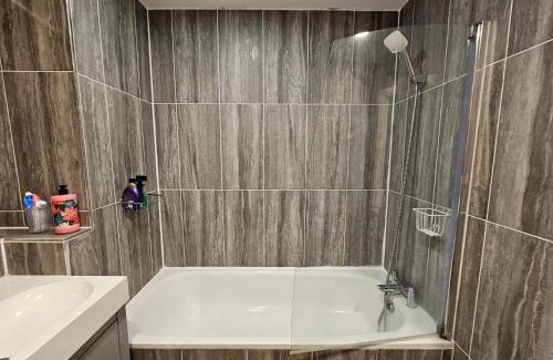Tower Hamlets House | Wallwood Rooms