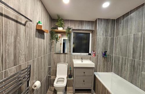 Tower Hamlets House | Wallwood Rooms