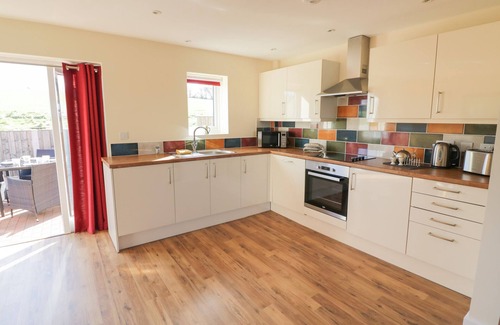 Ardens Grafton Cottage | WALNUT COTTAGE, family friendly, with a garden in Welford-On-Avon