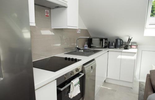Kidlington Apartment | Walnut Flats-F3, 1-Bedroom with Stunning Garden View, AC, Parking, Netflix, WIFI - Close to Oxford, Bicester & Blenheim Palace