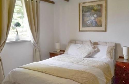 Holsworthy House | Walnut