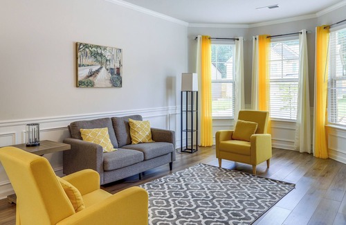 Loganville House | Walnut Grove Haven: Spacious Retreat w/ Fireplace!