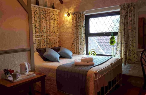 West Camel Hotel | Walnut Tree Hotel
