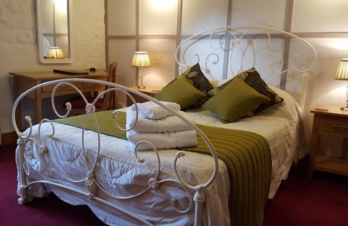 West Camel Hotel | Walnut Tree Hotel