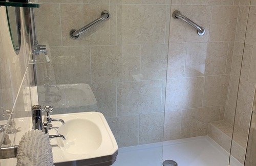 West Camel Hotel | Walnut Tree Hotel