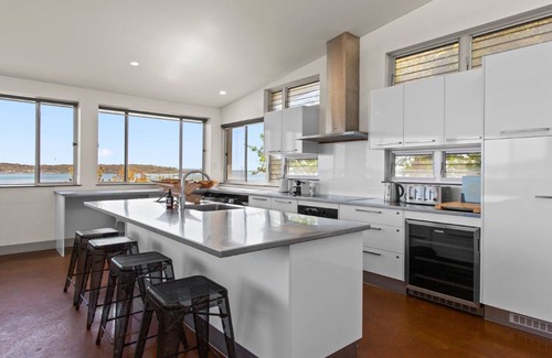 Lake Wangary House | Walshy's Shack is a Sensational Holiday Home overlooking the Town Jetty