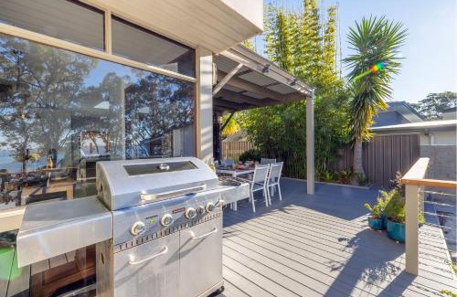 Salamander Bay House | Wanda Waterview, 1-344 Wanda Ave - Water Views, Linen, Bed Making, Wi-Fi, aircon