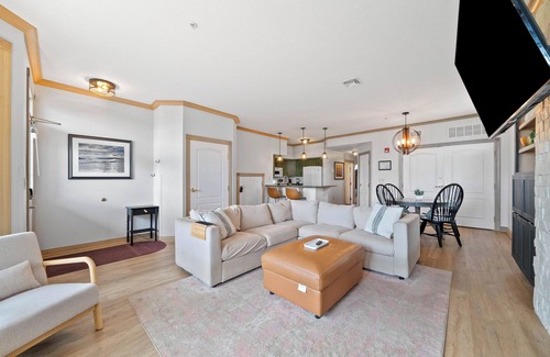 Sheboygan Villa | Wandering Waves - Beachfront Lake Michigan Stay!