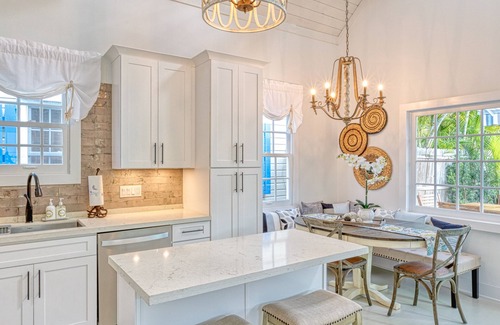 The Meadows House | WANDERLUST ~ Stunning 3 Bed, 3 Bath Retreat in Peaceful Neighborhood w/Pool!