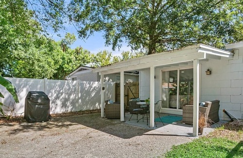 Avondale Apartment | Want to visit Jacksonville without breaking the bank? This is the spot for you