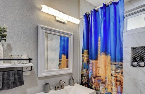 Las Vegas Villa | Want to visit Las Vegas without breaking the bank? We have exactly what you're looking for and more