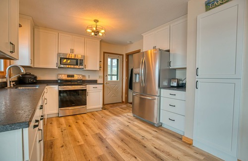 Amery House | Wapo Cottage, your home on the Lake!
