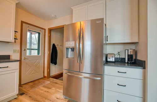 Amery House | Wapo Cottage, your home on the Lake!