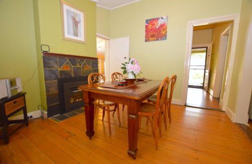 Blackheath House | Waragil Cottage - Original Settler's Home