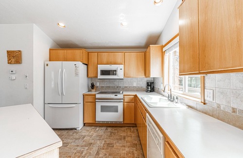 Sunriver House | Warbler Lane 15