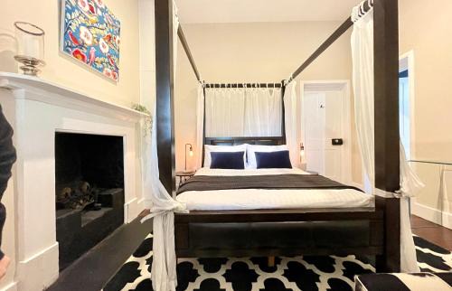 Fremantle House | Warders Cottage: Iconic Cottage in the Heart of Freo