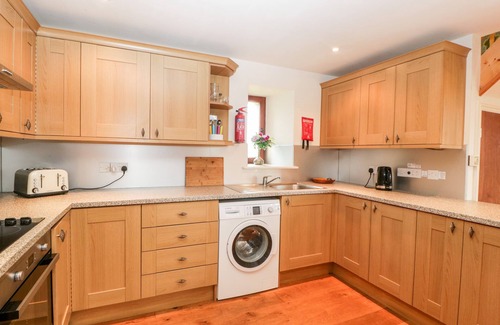Puncknowle Cottage | WAREHAMS BARN, family friendly, with a garden in Burton Bradstock