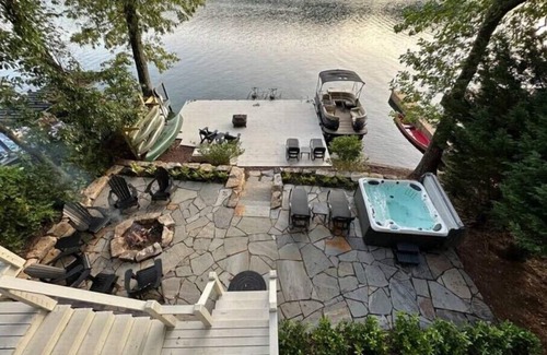 Waleska House | Warluskee Luxury Lakefront Cottage w/Hot Tubnn