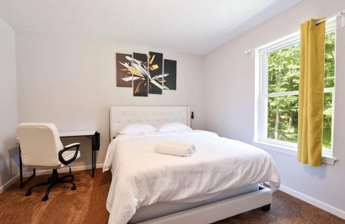 East Stroudsburg House | Warm 4 Bedroom House with large outdoor space