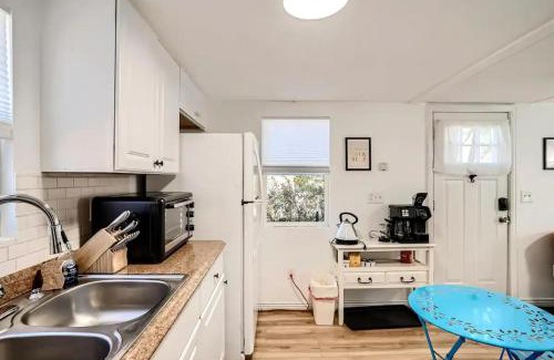 Mountain View House | Warm and Cool 1BR house W Denver