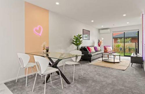 Henderson House | Warm and Inviting 2 Bedroom Home