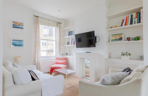 Munster Apartment | Warm and Inviting 2BD Flat Fulham