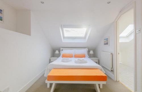 Munster Apartment | Warm and Inviting 2BD Flat Fulham