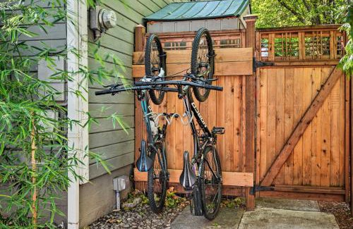Siskiyou-Hargadine Historic District House | Warm and Inviting Ashland Cottage Less Than Half-Mile to SOU