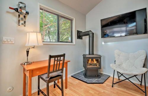 Siskiyou-Hargadine Historic District House | Warm and Inviting Ashland Cottage Less Than Half-Mile to SOU