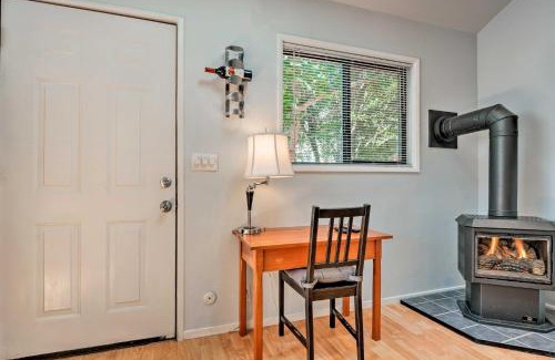 Siskiyou-Hargadine Historic District House | Warm and Inviting Ashland Cottage Less Than Half-Mile to SOU