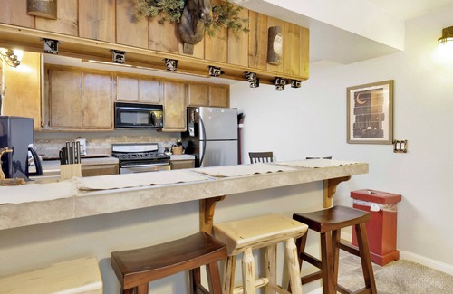Summit Estates Condo | Warm Brownie #2133