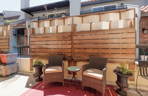 Studio City House | Warm, comfortable townhouse close to Hollywood & Universal