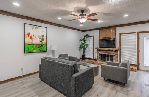 Meadowbrook House | Warm Comfy 3BR Home in Ft. Worth~ideal for families