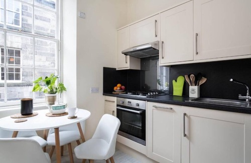 Stockbridge Apartment | Warm & cosy 2-bedroom apartment in the heart ❤️ of Stockbridge; picturesque area