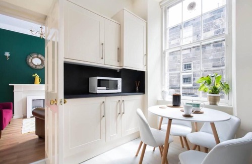 Stockbridge Apartment | Warm & cosy 2-bedroom apartment in the heart ❤️ of Stockbridge; picturesque area