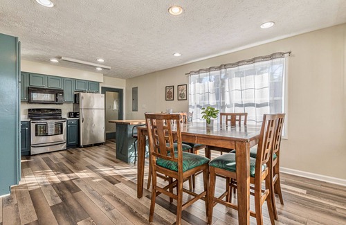 West End Apartment | Warm & Cozy! | Off-street Parking