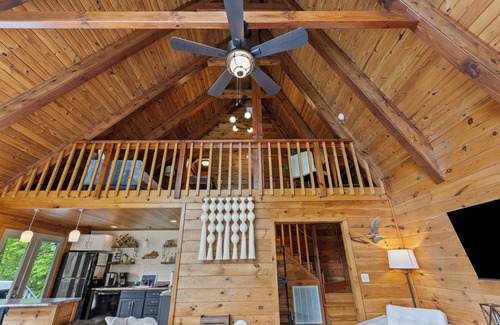 Stanton Cabin | Warm & Cozy Red River Gorge A-Frame with Hot Tub and EV charger