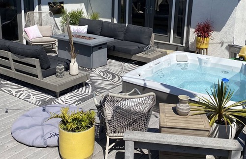 Old Towne House | Warm, Family home near the Beach, Pier and Shops