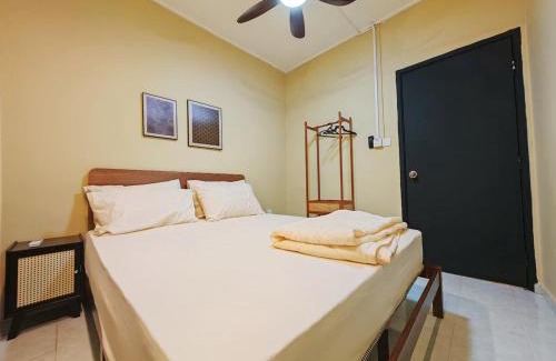 Taman Setia Indah House | Warm family suites at Setia Indah near Austin