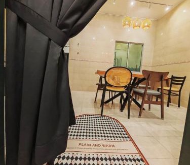 Taman Setia Indah House | Warm family suites at Setia Indah near Austin